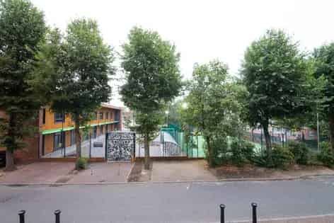 1 Room Flat 33m2 London - Newly Refurbished with Balcony