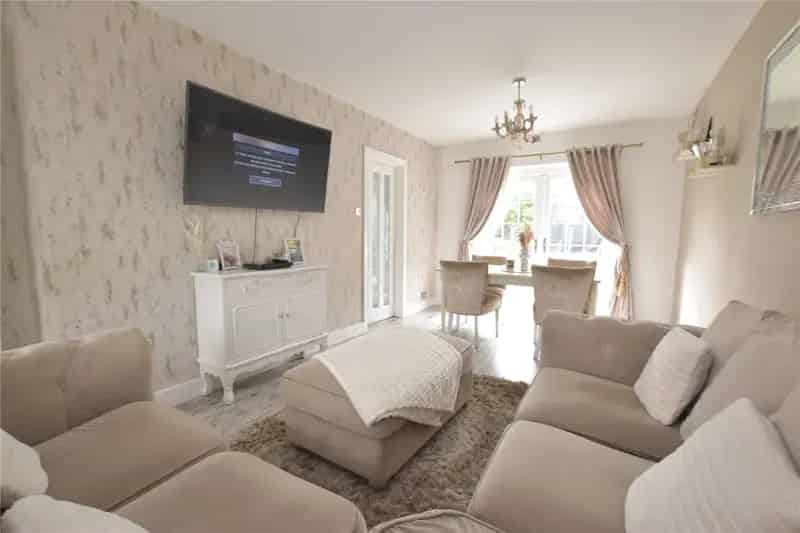 Modern Semi-Detached Home Ready to Move In