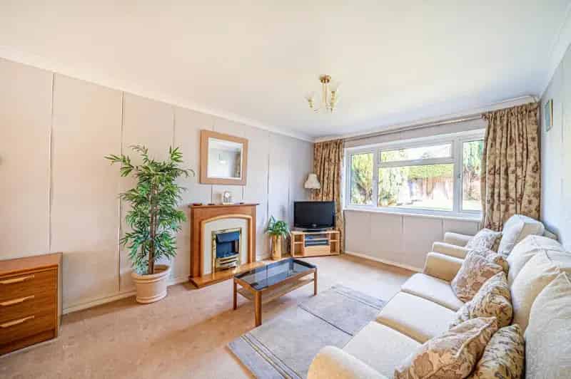 3 Bed Semi-Detached House for Sale in Oakley
