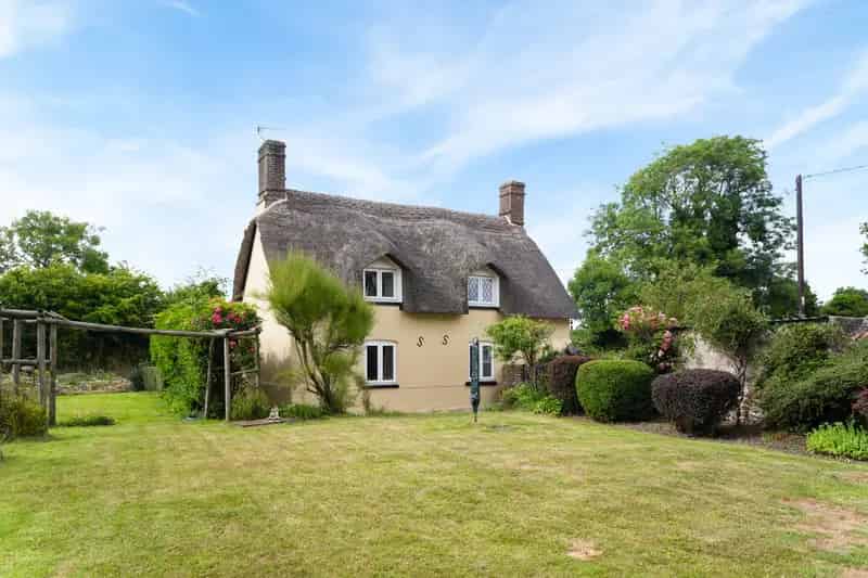 Beautiful Thatched Cottage 3 Bedrooms Large Barn Rural Views