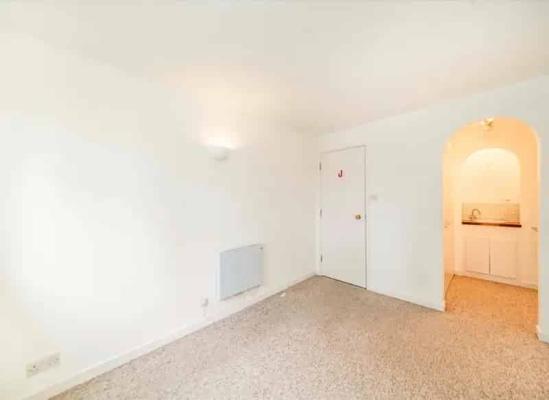 2 Double Bedroom First Floor Apartment Tooting Chain Free