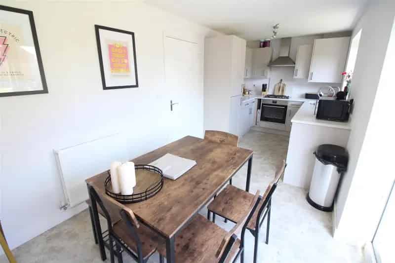3 Bedroom Detached House to Rent