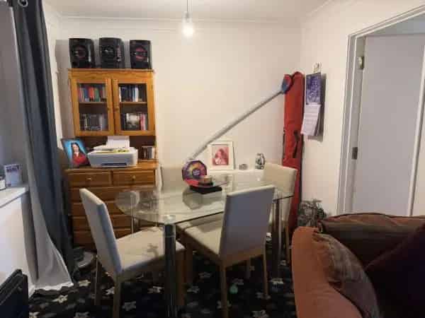 Spacious 2-Bedroom Maisonette with Balcony and Shore Views