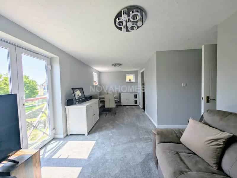 2 Bedroom Flat Manadon Park Ground Floor Modern Kitchen Allocated Parking
