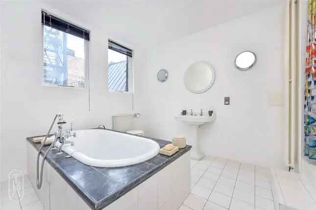 Flat for sale in Hoxton Square, London N1