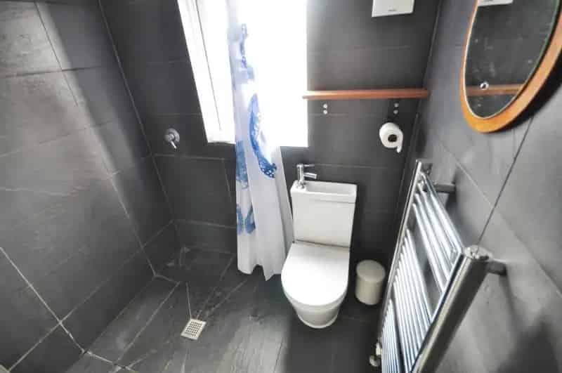 5 Bed Semi-Detached House with Annex For Sale