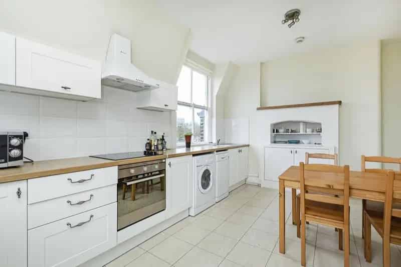 3-Bedroom Apartment near Barons Court Station