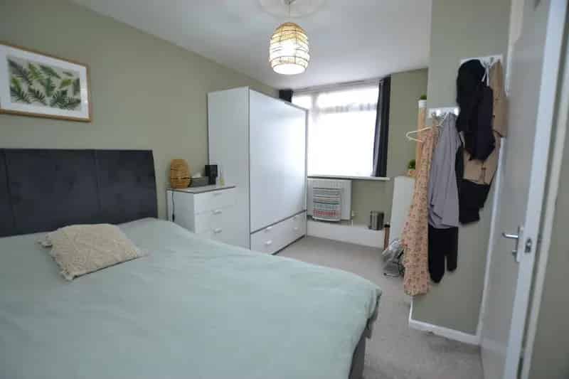 1 Bedroom Flat Share Near Mile End Tube Station