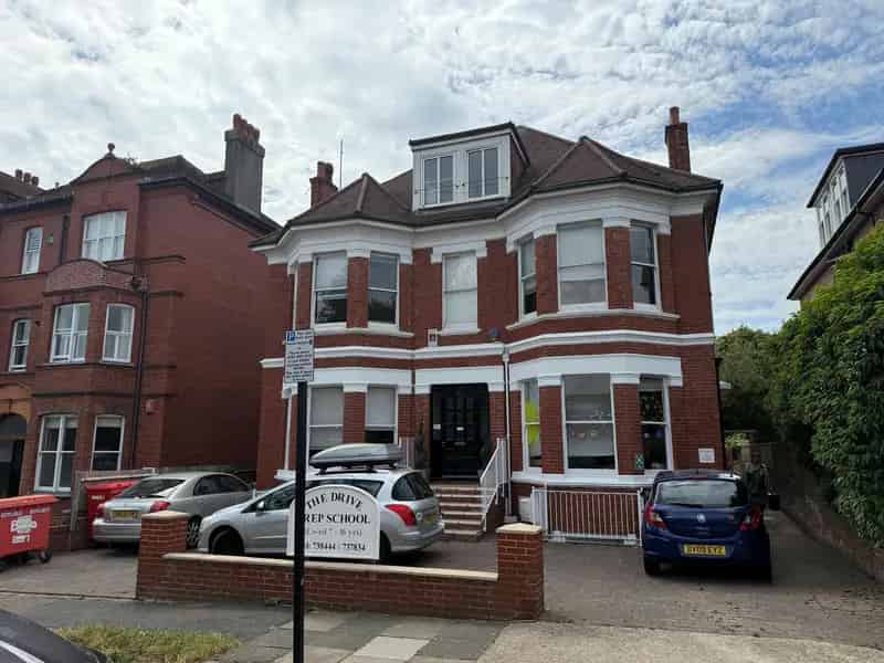 Detached Building To Let in Hove - Commercial Space