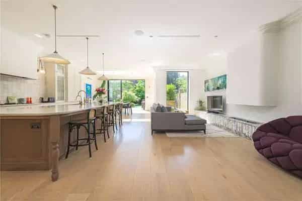Luxury 7-Bedroom Home in London with Smart Technology and Landscaped Garden