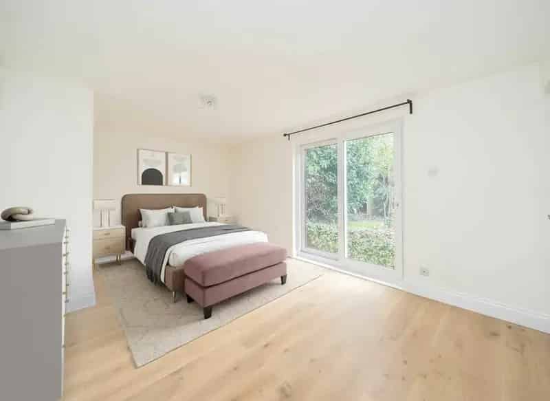 Three Bedroom Apartment with Private Garden and Allocated Parking