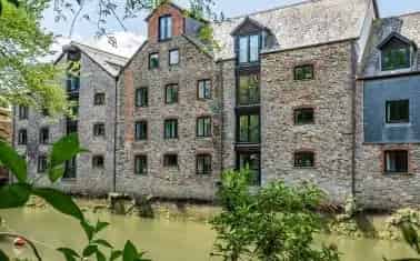 Spacious 3-Bed Apartment in Totnes Town Centre