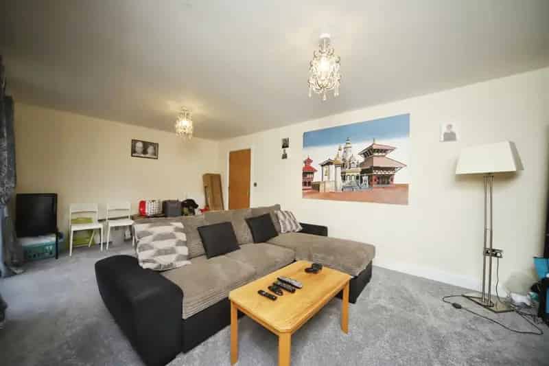 4 Bed House with Garage and Garden