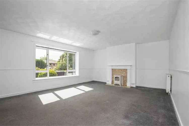 3 Bed Flat - Upper with 1 Reception Room