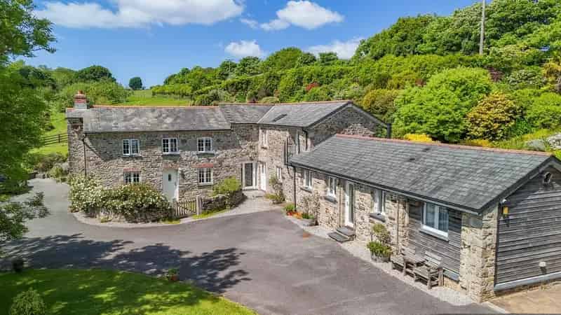 4 Bedroom Farmhouse for Sale