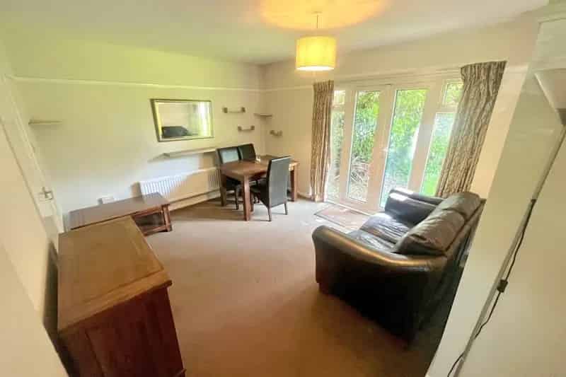 2 Bed House with Garden Parking and Zero Deposit Available