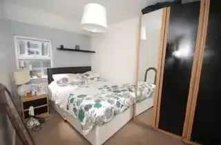 2 Bedroom Apartment Lisburn Road Modern Kitchen GFCI