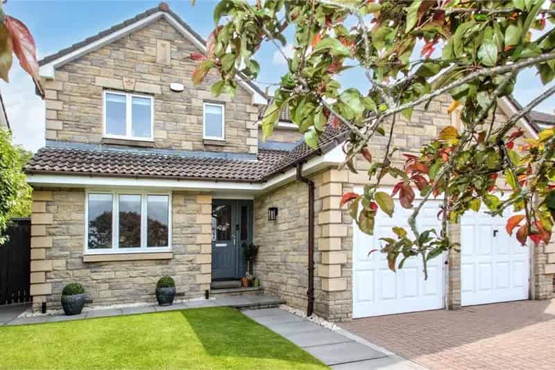 4 Bed Detached House with 3 Reception Rooms Near Dunfermline