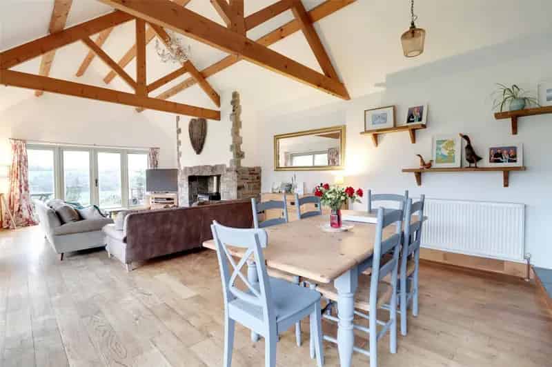 4 Bedroom Barn Conversion with Castle Views Launceston