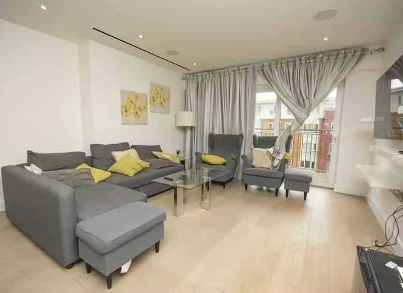 3-Bedroom Apartment near Colindale Station with Spa and Gym