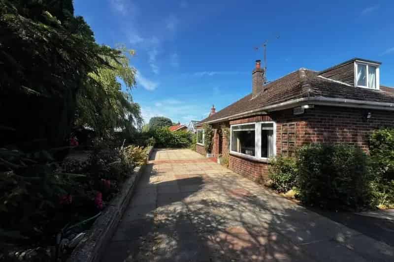Four Bedroom Chalet Bungalow Holt Available September
