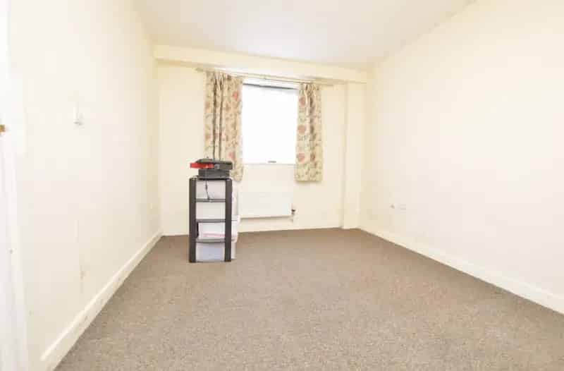 2 Bedroom Flat for Sale in Barking