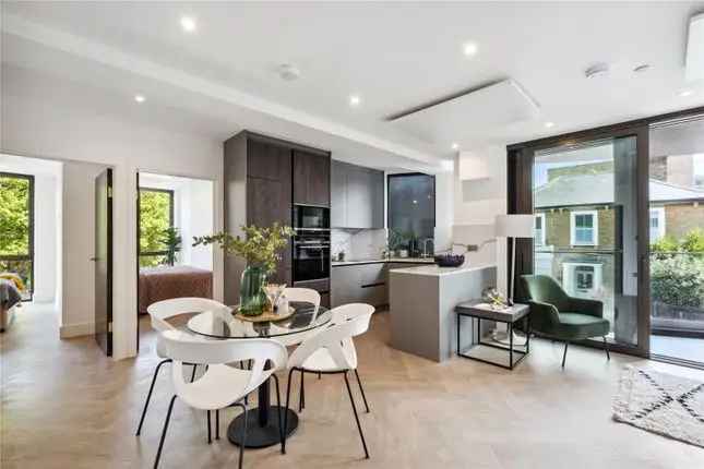 Flat for sale in East Hill, Wandsworth SW18