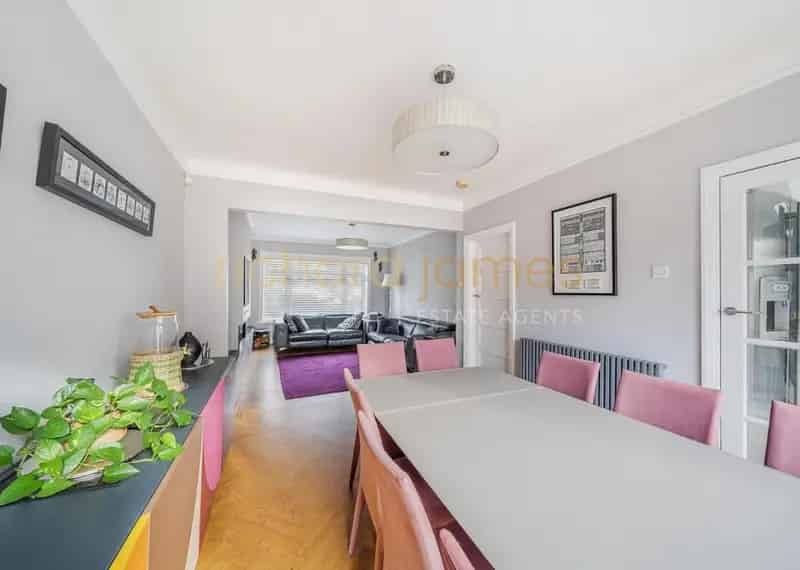 3 Bed House for Sale Mill Hill Extended Family Home
