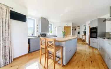 Charming 4-Bedroom House in Kenn, Devon