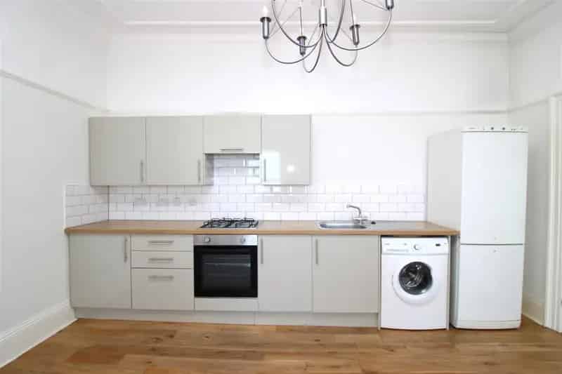 Seafront Apartment Hove Two Double Bedrooms Modern Kitchen