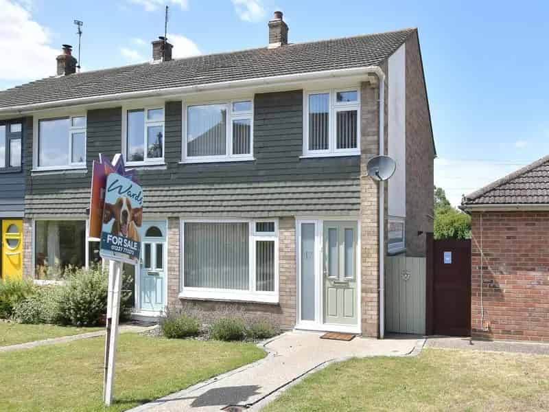 3 Bedroom End Terrace House Near Whitstable Train Station