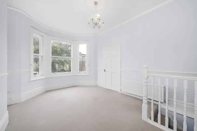 2 Bedroom Flat House to Rent in Clapham