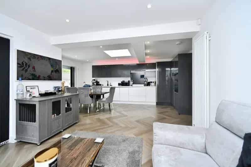 3-Bedroom House in Saltdean - Modern Coastal Living