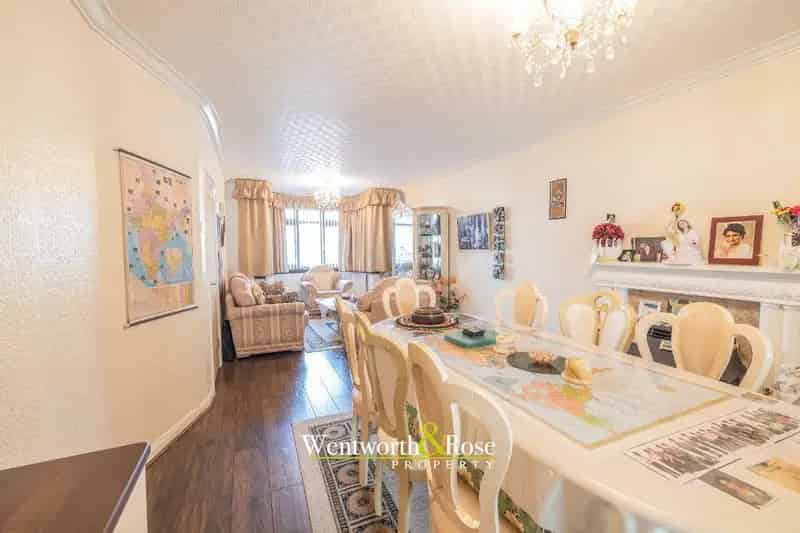 6 Bedroom Detached House For Sale