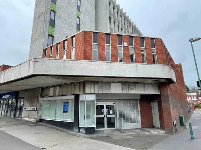 High Street Retail Unit To Let