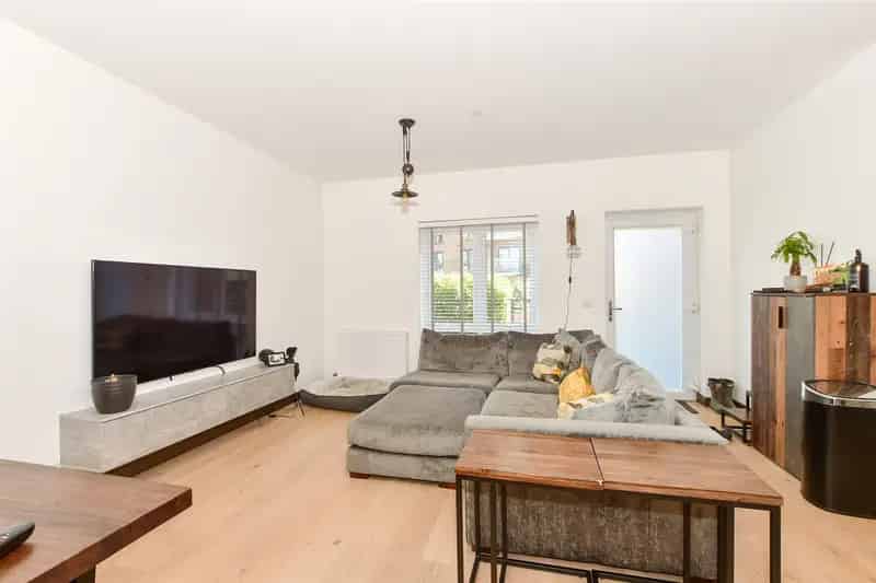 2 Bedroom Apartment for Sale Town Centre