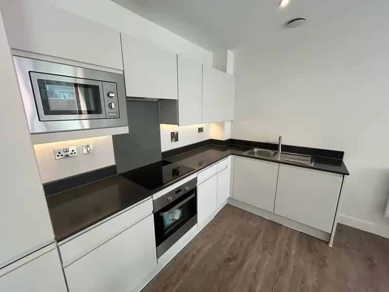Stunning Apartments Available Now - Modern Amenities & Pet-Friendly