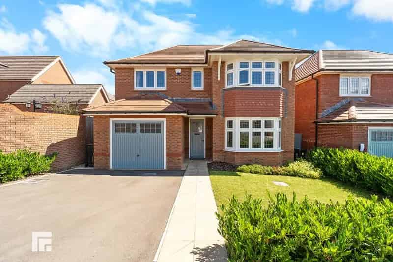 4 bedroom detached house for sale