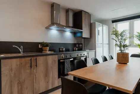 1 Room Flat 35m² London Spacious Bedroom Sleek Ensuite