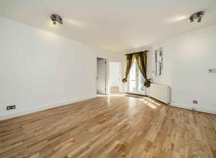 Flat For Sale in City of Westminster, England