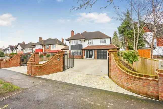 6 Bedroom Detached House South Cheam