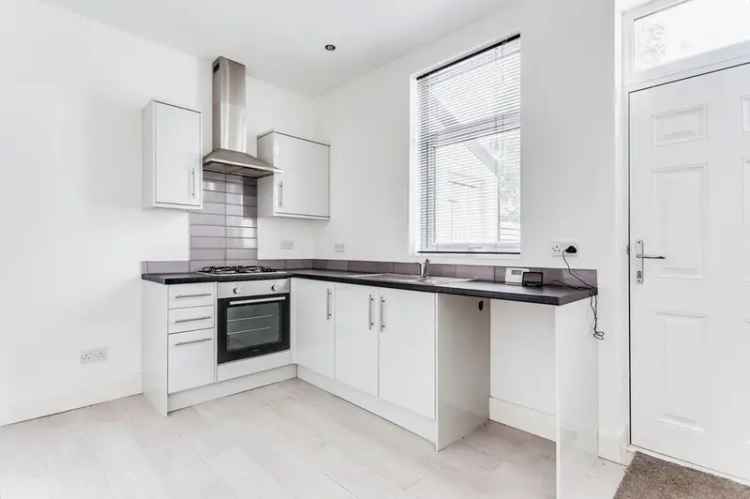 2 Bedroom Mid Terrace House Wakefield West Yorkshire