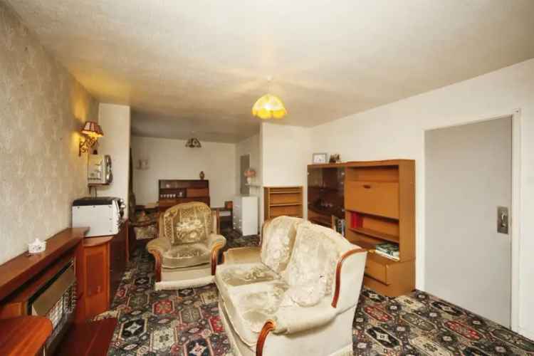 Three Bedroom Semi Detached House with Garage and Garden