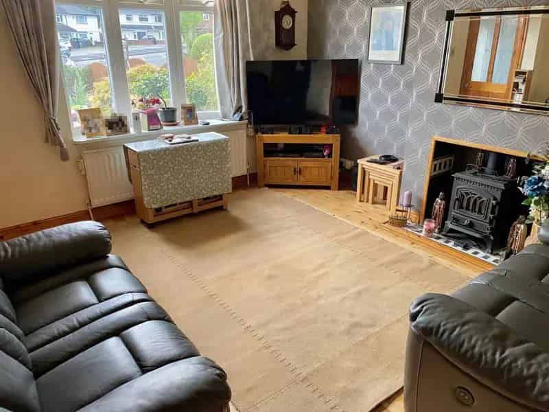 3 Bedroom Semi-Detached House to Rent