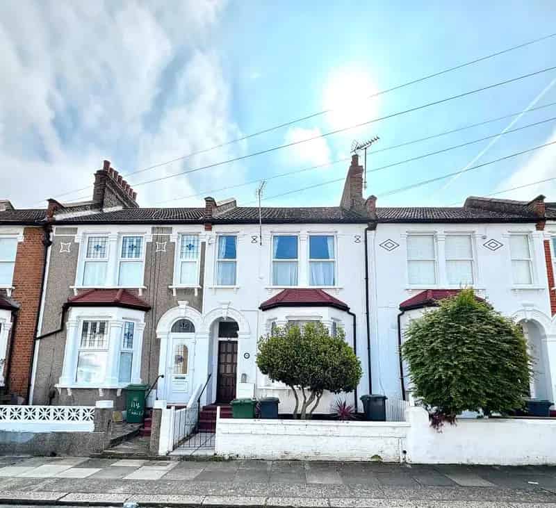 1 Bedroom Apartment House to Rent