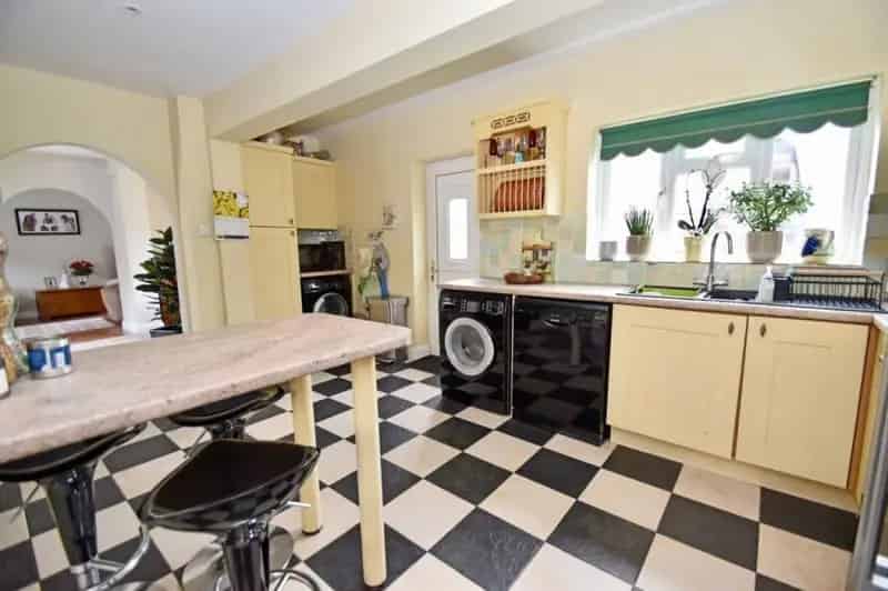 3 Bed House for Sale - Extended Cottage with Garden Studio
