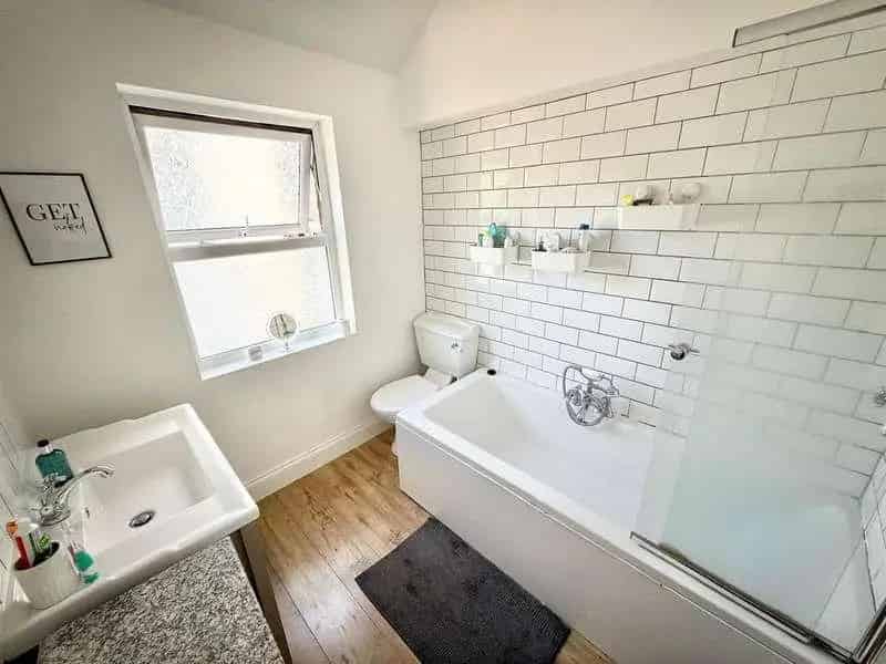 3 Bed House for Sale Near Town Centre and South Park