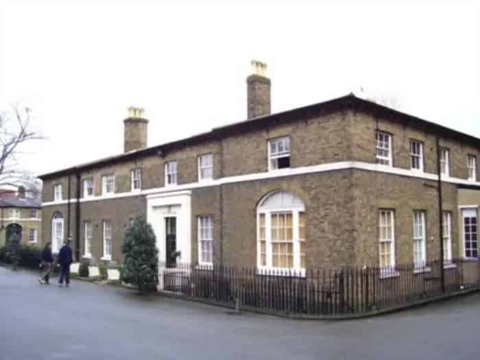 2 Bedroom Apartment House to Rent in Connaught Mews