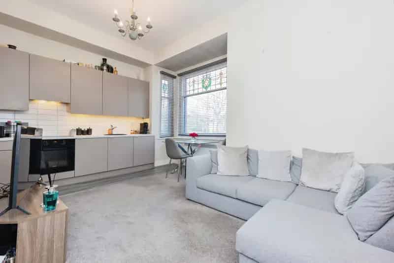 One Bedroom Ground Floor Flat with Private Parking Near Stepping Hill