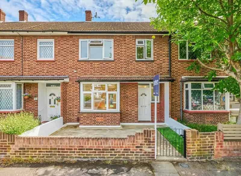 1950s Refurbished House Near Lewisham DLR 3 Double Bedrooms